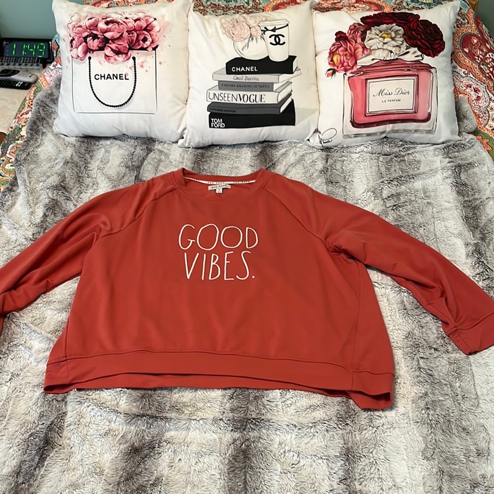 Lightweight sweatshirt